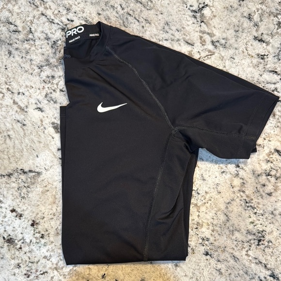 Nike Pro Black Performance Top - Picture 2 of 3